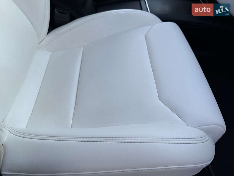 Лифтбек Tesla Model S 2017 в Павлограде