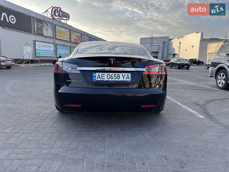 Лифтбек Tesla Model S 2017 в Павлограде