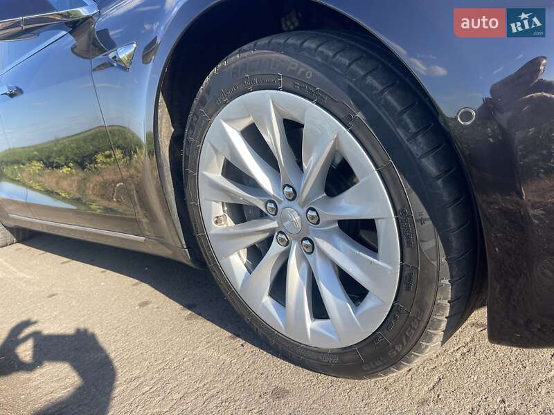 Лифтбек Tesla Model S 2017 в Кропивницком