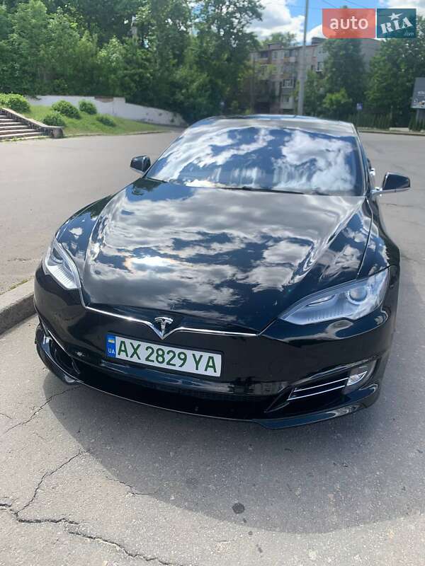 Tesla Model S 2015