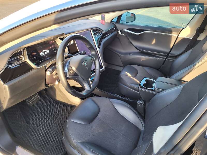Лифтбек Tesla Model S 2015 в Львове фото 10 Лифтбек Tesla Model S 2015 в Львове