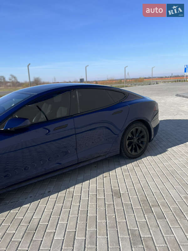 Лифтбек Tesla Model S 2017 в Львове