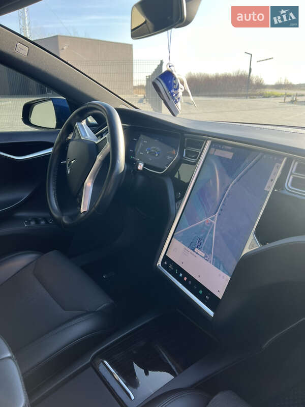 Лифтбек Tesla Model S 2017 в Львове
