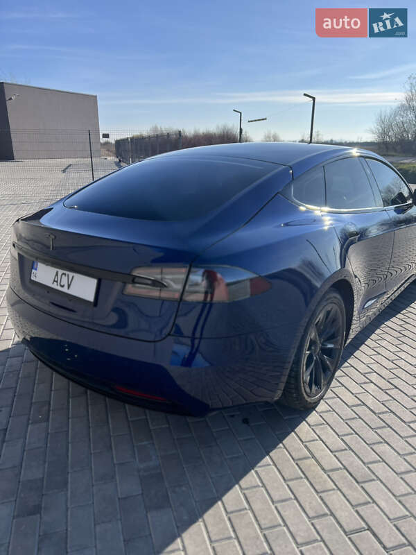 Лифтбек Tesla Model S 2017 в Львове