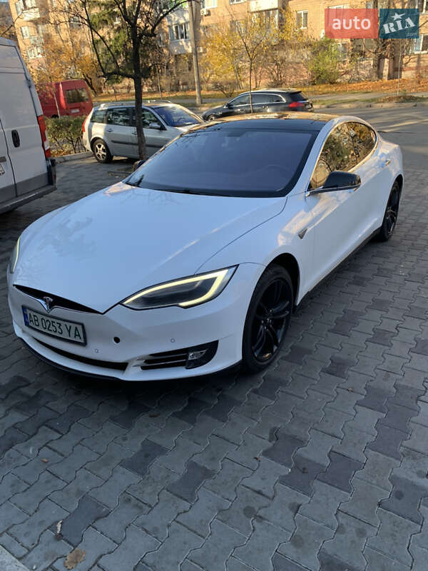Лифтбек Tesla Model S 2014 в 