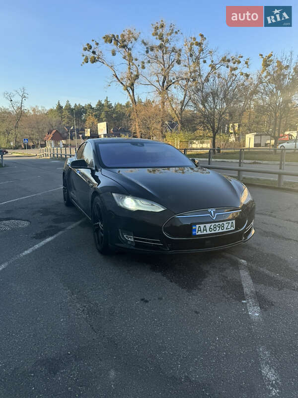 Tesla Model S 2015