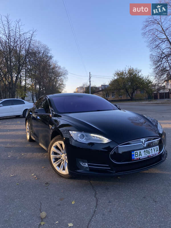 Лифтбек Tesla Model S 2014 в Кропивницком фото Лифтбек Tesla Model S 2014 в Кропивницком