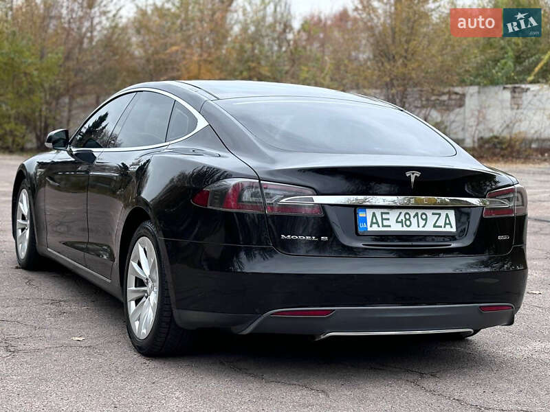 Лифтбек Tesla Model S 2015 в Днепре