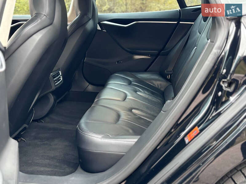 Лифтбек Tesla Model S 2015 в Днепре