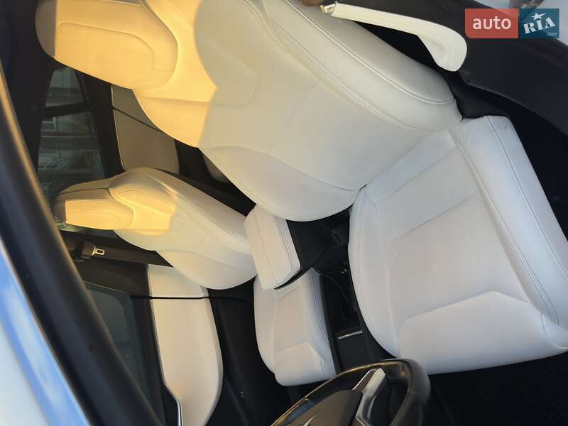 Лифтбек Tesla Model S 2015 в Киеве