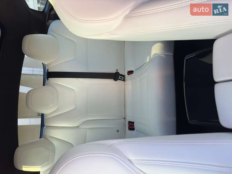 Лифтбек Tesla Model S 2015 в Киеве