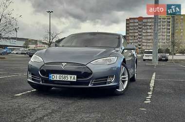 Лифтбек Tesla Model S 2014 в Косове