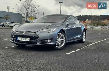 Лифтбек Tesla Model S 2014 в Косове