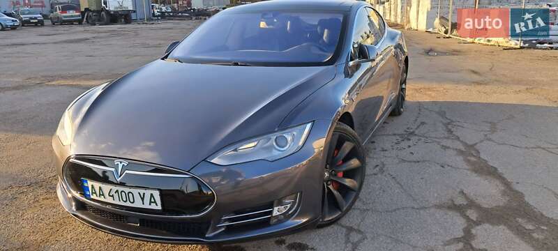 Лифтбек Tesla Model S 2014 в 