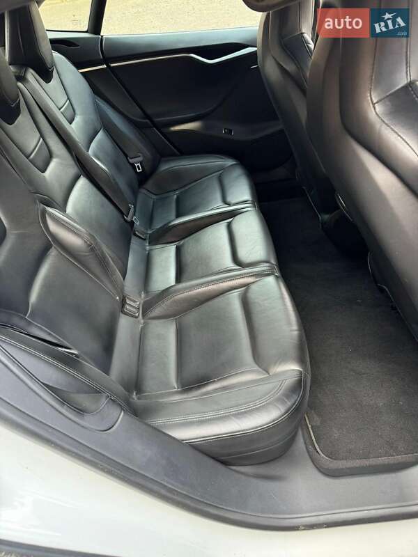 Лифтбек Tesla Model S 2014 в Виннице