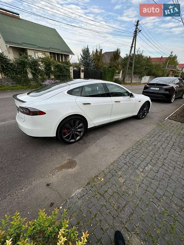 Лифтбек Tesla Model S 2014 в Виннице
