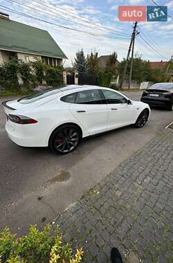 Лифтбек Tesla Model S 2014 в 
