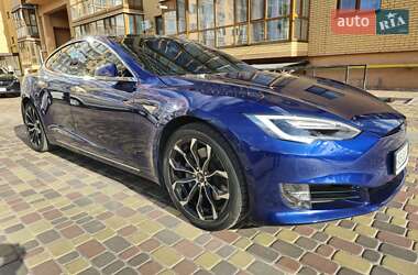 Лифтбек Tesla Model S 2016 в Виннице