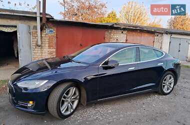 Ліфтбек Tesla Model S 2015 в Павлограді