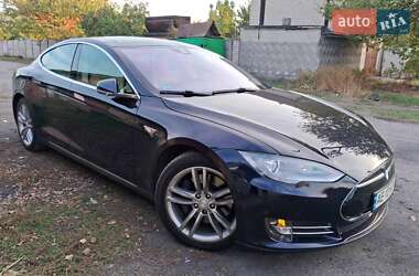 Лифтбек Tesla Model S 2015 в 