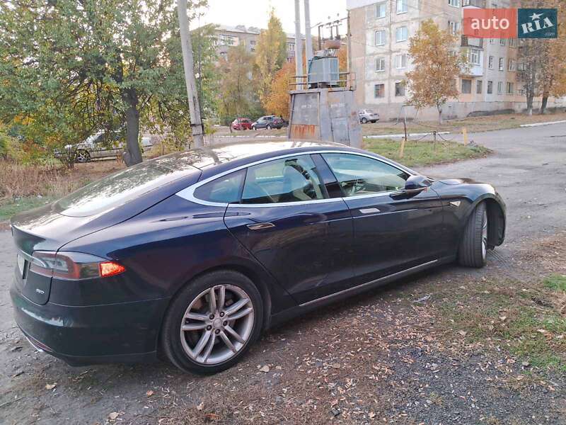 Лифтбек Tesla Model S 2015 в Павлограде