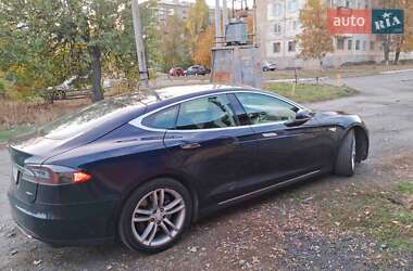 Лифтбек Tesla Model S 2015 в 
