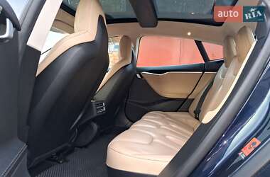 Лифтбек Tesla Model S 2015 в 