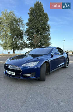 Лифтбек Tesla Model S 2016 в Черкассах