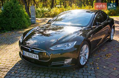 Лифтбек Tesla Model S 2015 в Жовкве