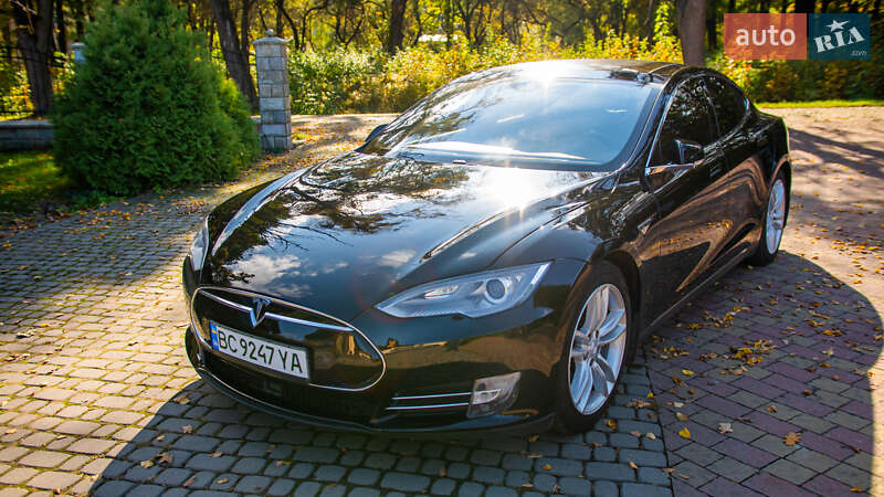 Лифтбек Tesla Model S 2015 в 