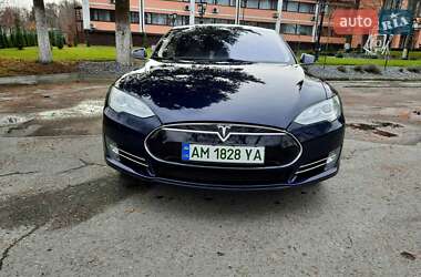 Лифтбек Tesla Model S 2013 в Звягеле