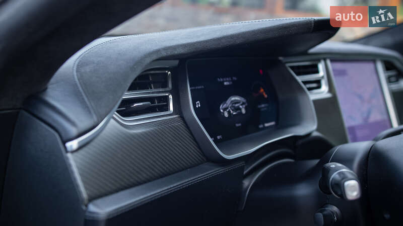 Лифтбек Tesla Model S 2015 в Жовкве