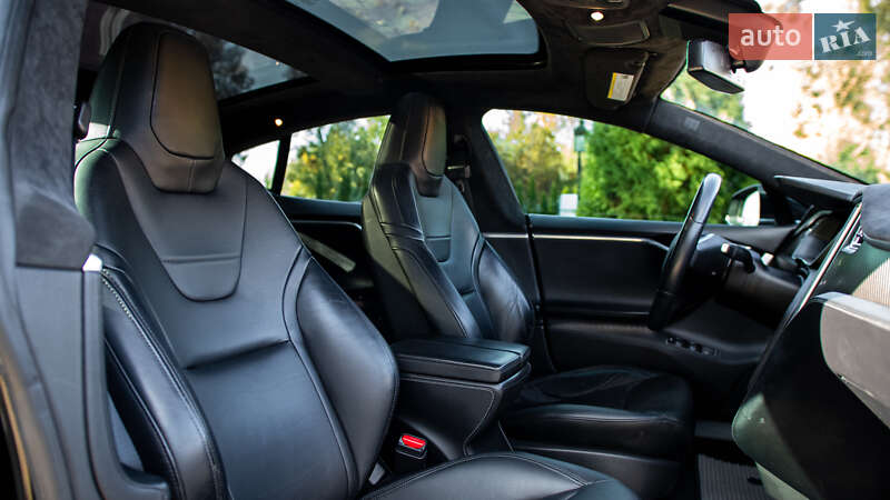 Лифтбек Tesla Model S 2015 в Жовкве