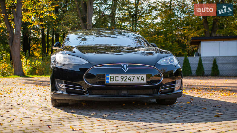 Лифтбек Tesla Model S 2015 в Жовкве