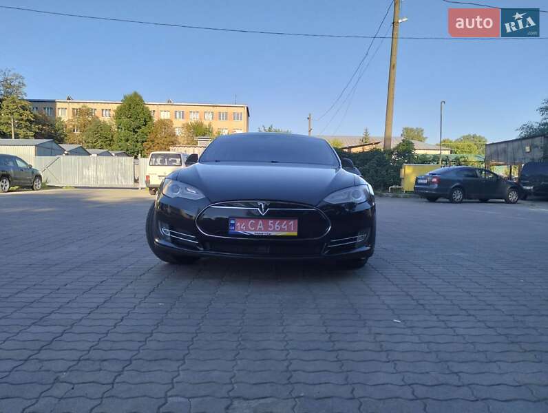 Лифтбек Tesla Model S 2016 в Львове
