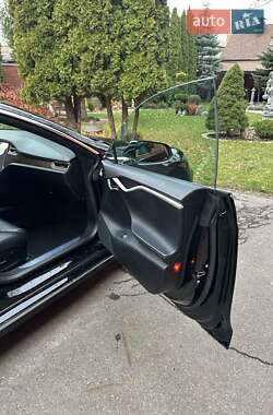 Лифтбек Tesla Model S 2017 в 