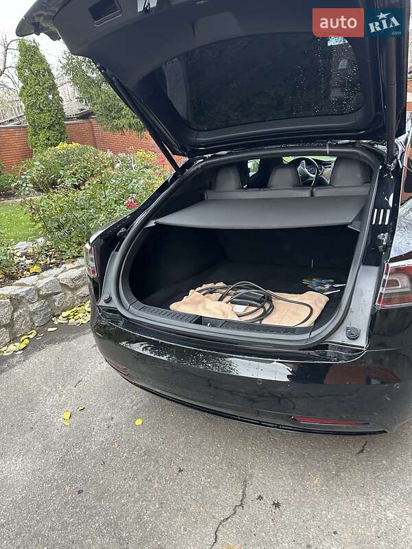 Ліфтбек Tesla Model S 2017 в Харкові
