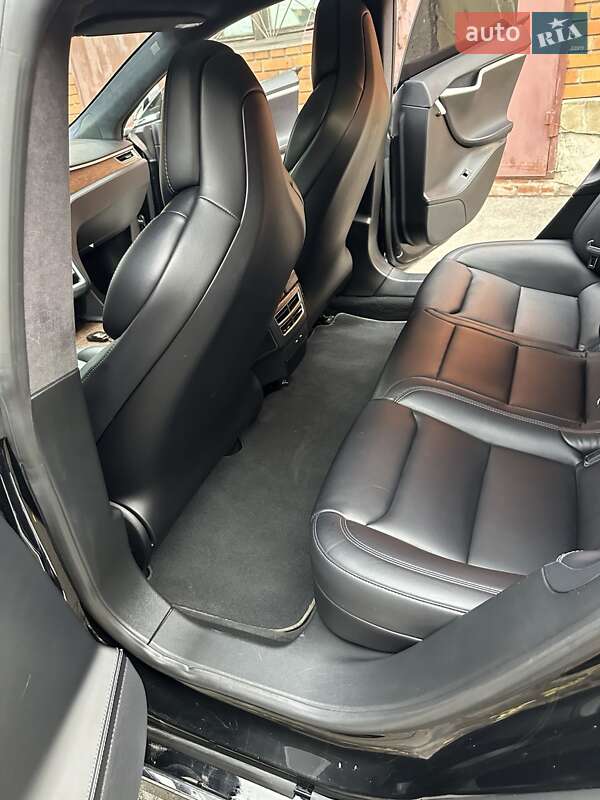 Ліфтбек Tesla Model S 2017 в Харкові