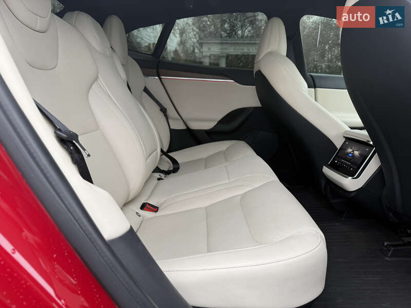 Лифтбек Tesla Model S 2022 в Виннице
