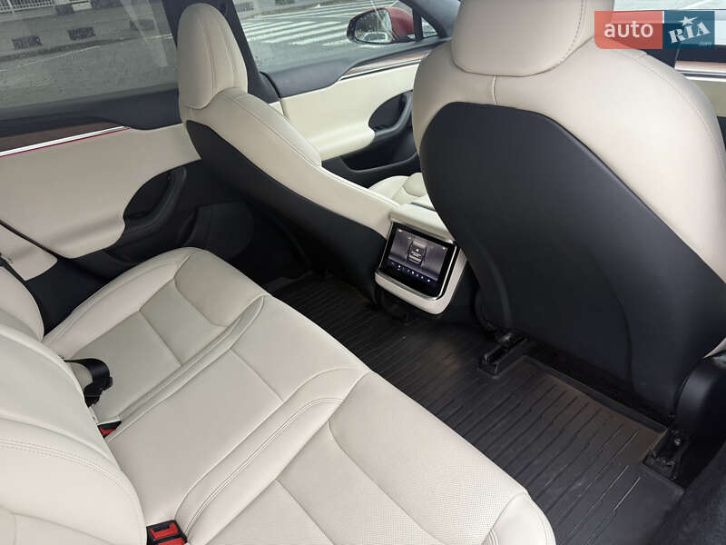 Лифтбек Tesla Model S 2022 в Виннице