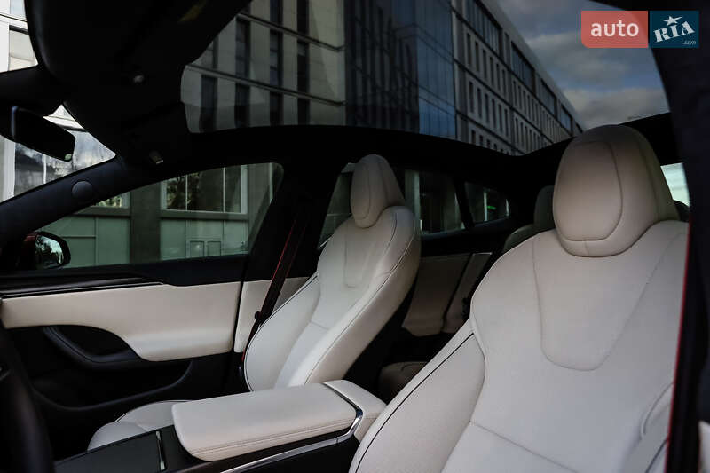 Лифтбек Tesla Model S 2023 в Днепре