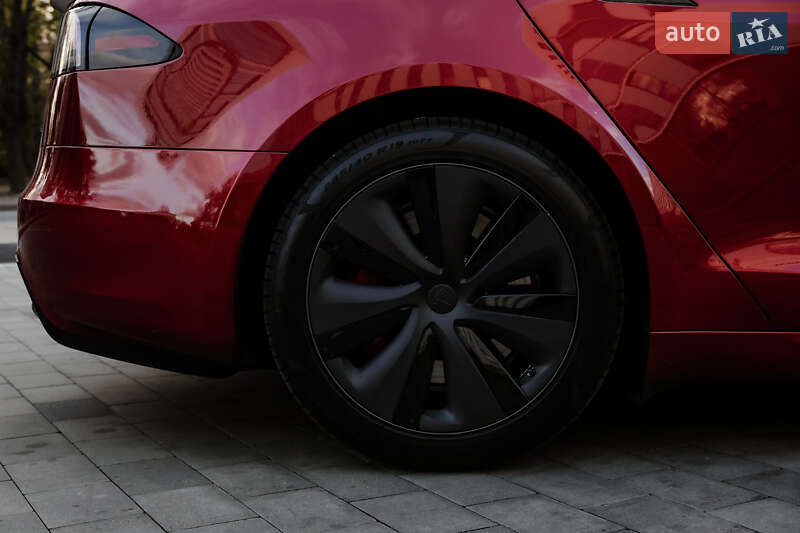 Лифтбек Tesla Model S 2023 в Днепре