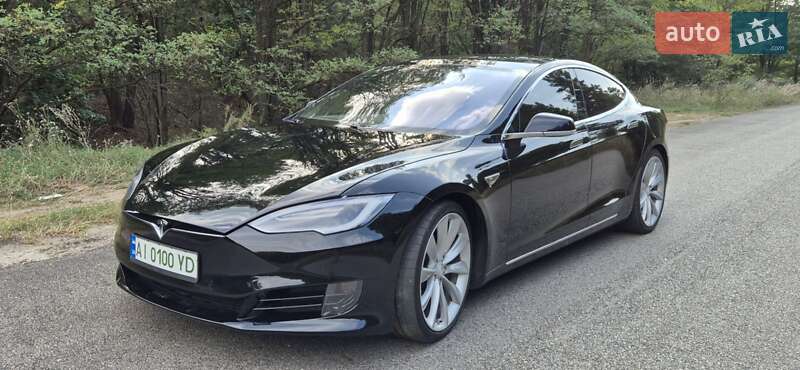 Лифтбек Tesla Model S 2016 в Киеве