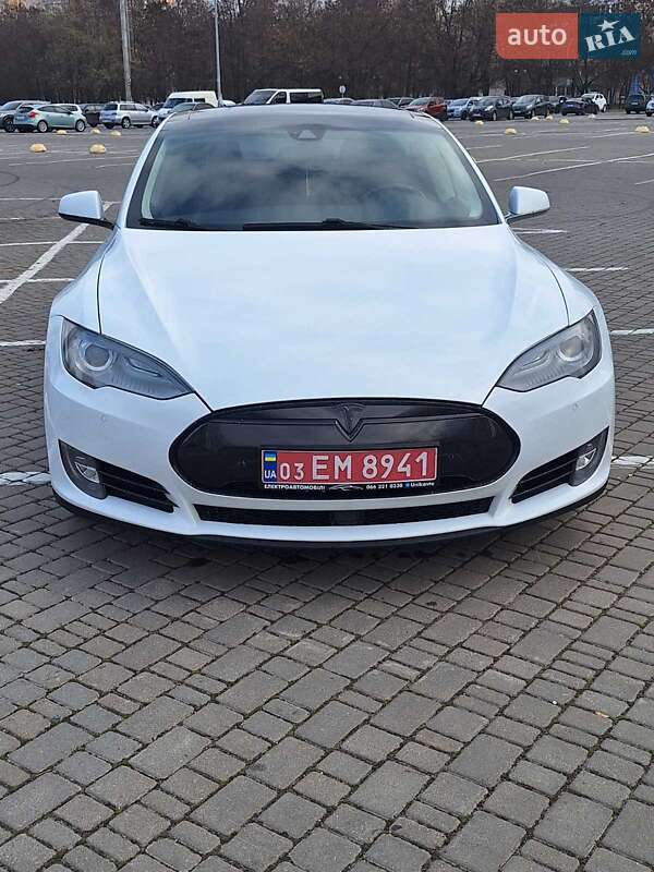Ліфтбек Tesla Model S 2015 в 