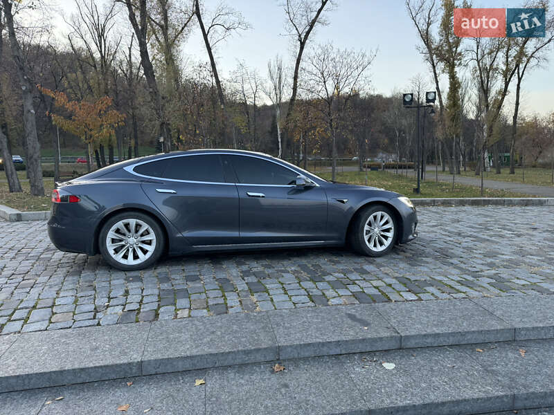 Лифтбек Tesla Model S 2020 в Киеве