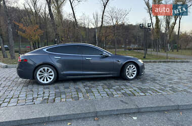 Лифтбек Tesla Model S 2020 в 