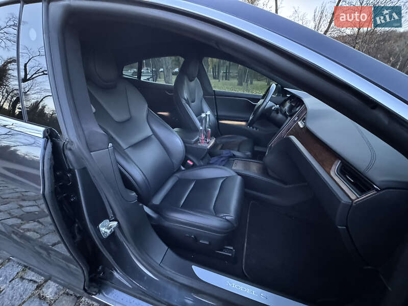Лифтбек Tesla Model S 2020 в Киеве