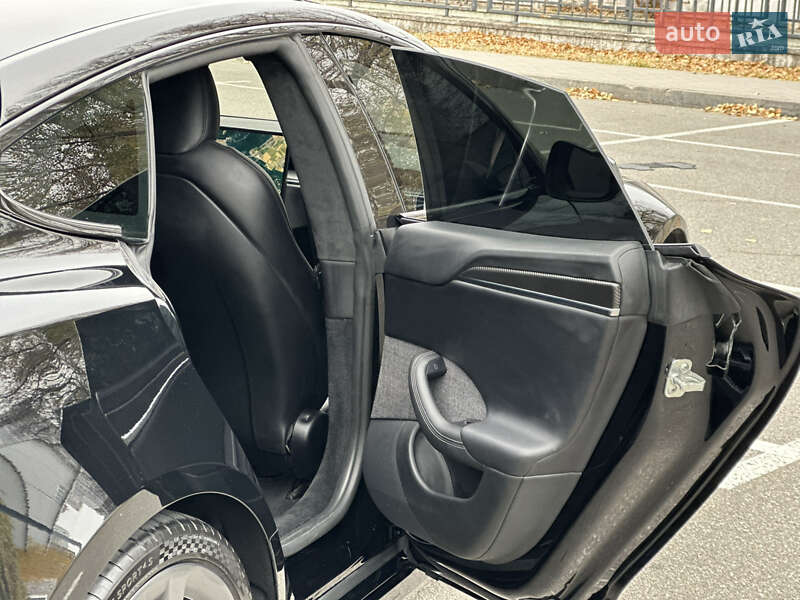 Ліфтбек Tesla Model S 2021 в Києві
