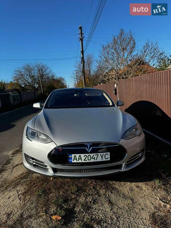 Лифтбек Tesla Model S 2013 в Киеве фото 4 Лифтбек Tesla Model S 2013 в Киеве