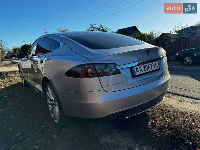 Лифтбек Tesla Model S 2013 в Киеве фото 11 Лифтбек Tesla Model S 2013 в Киеве